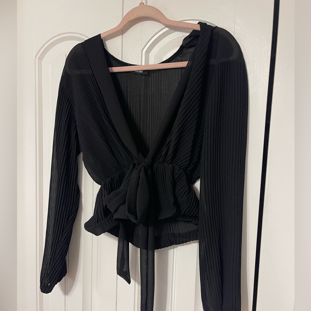 Black structured pleated top